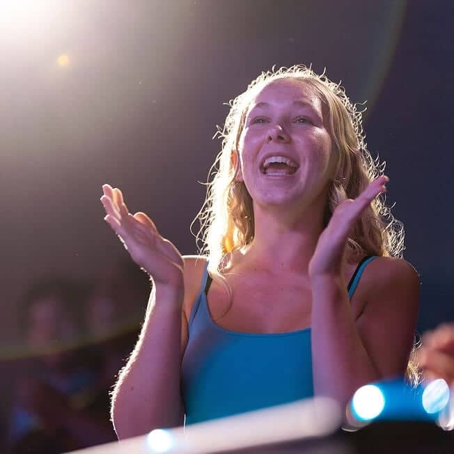 woman clapping
